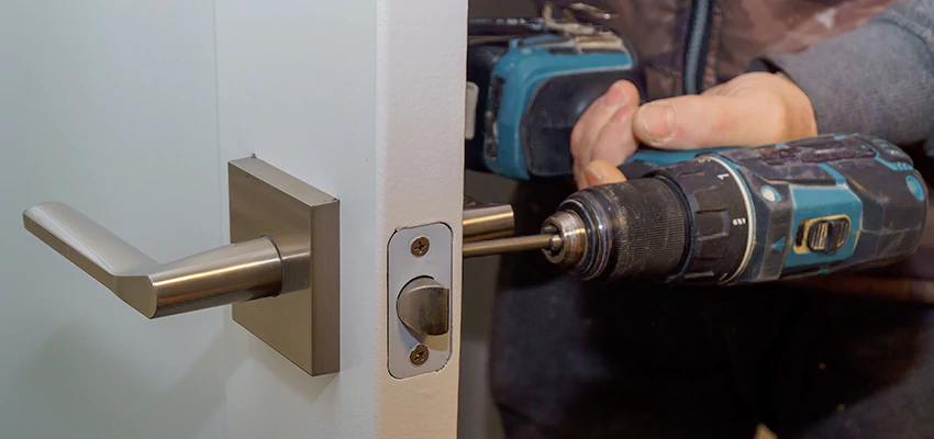 Broken Door Handle Lock Repair in El Rio, California